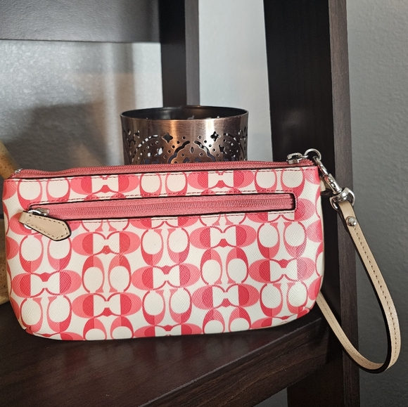 Coach Peyton Dream C Wristlet Leather Pomegranate F50590 EUC - Picture 3 of 13